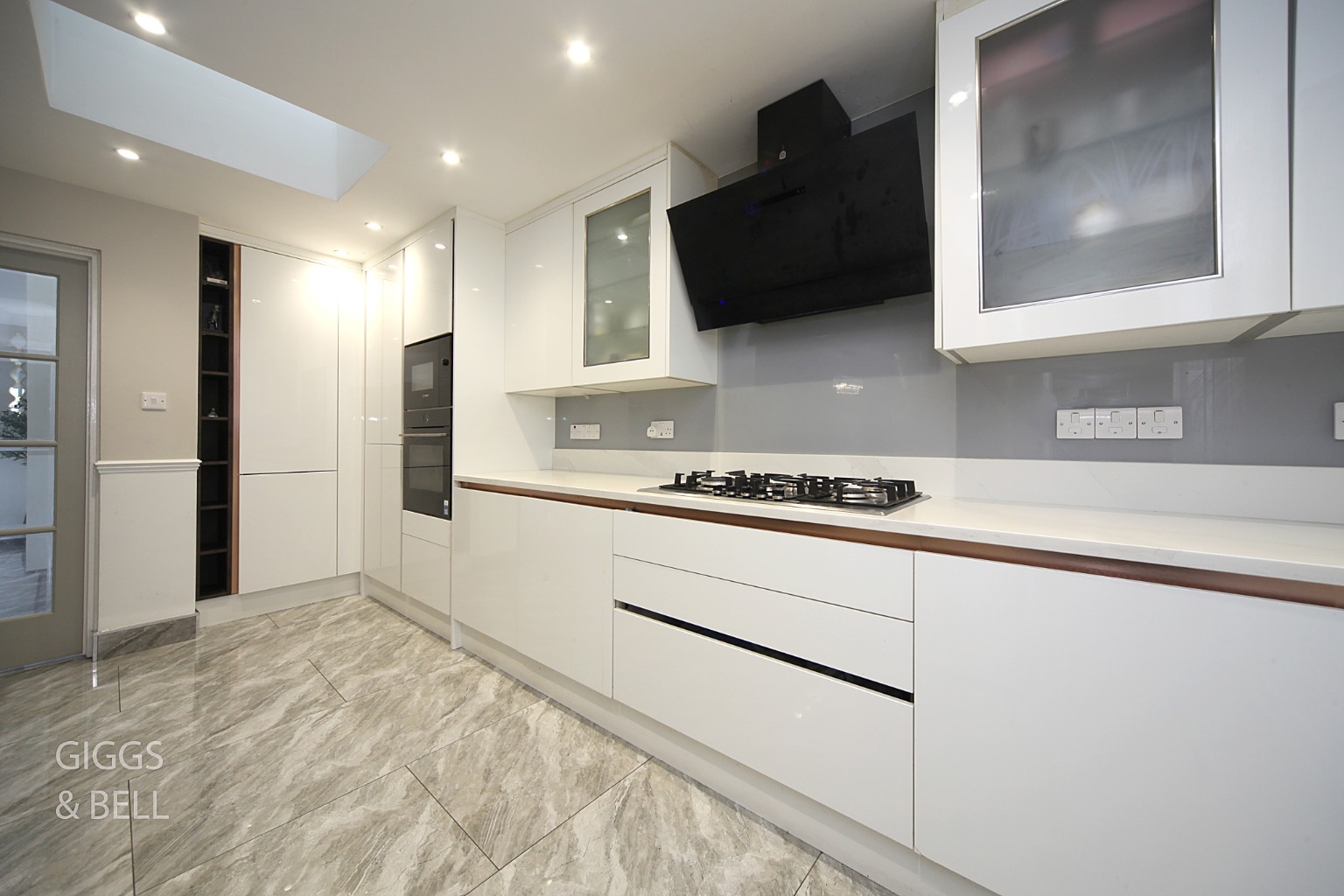 4 bed detached house for sale in Stockingstone Road, Luton  - Property Image 8