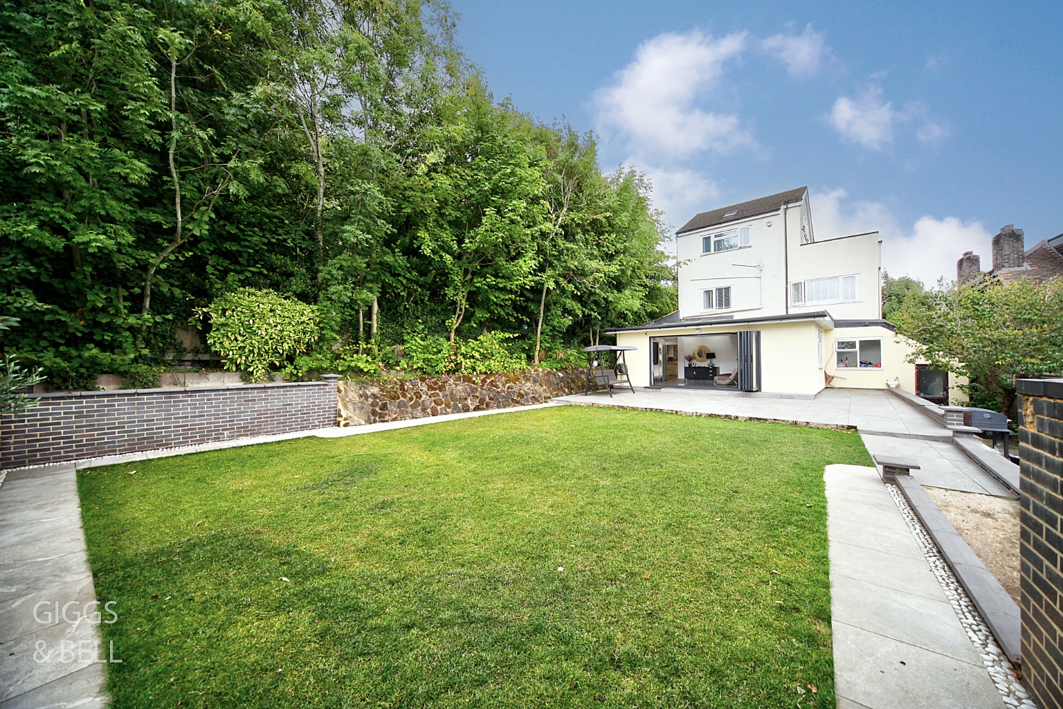 4 bed detached house for sale in Stockingstone Road, Luton 1