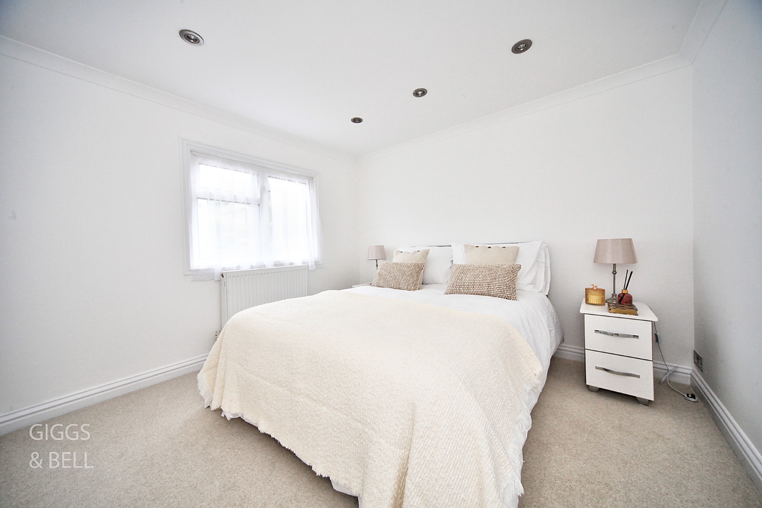 2 bed park home for sale in Pine Walk, Berkhamsted  - Property Image 9