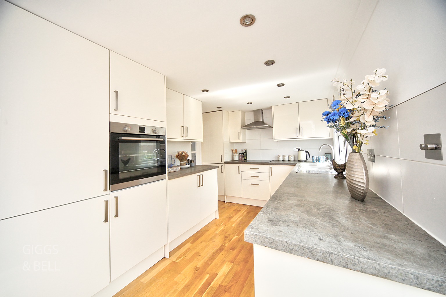 2 bed park home for sale in Pine Walk, Berkhamsted 4