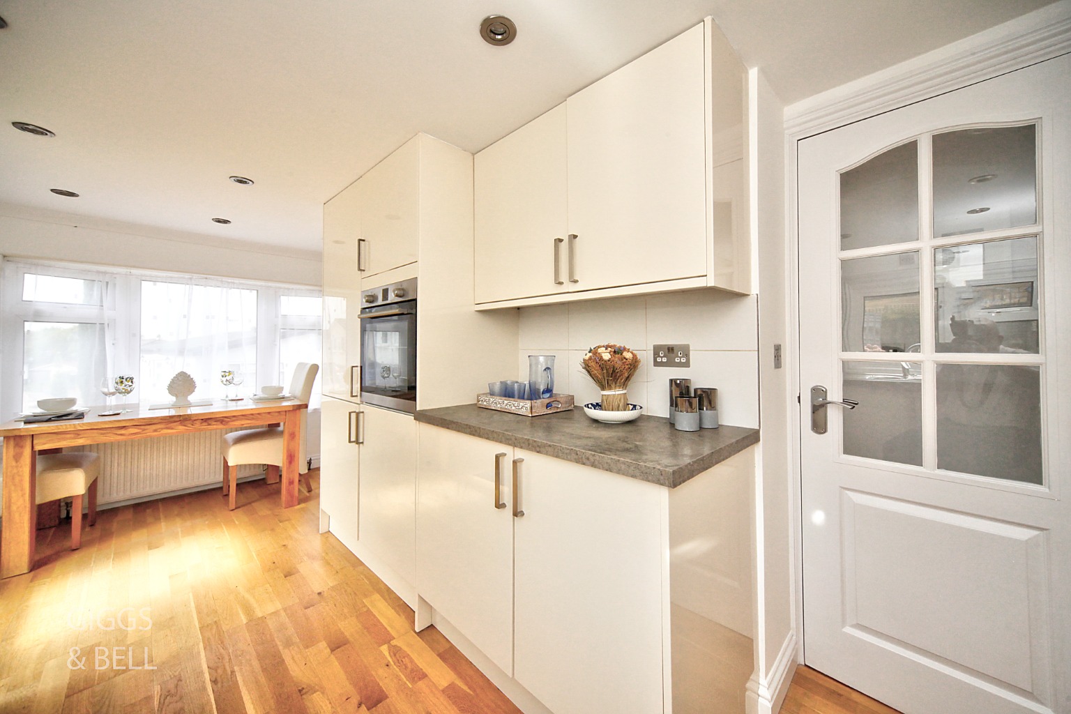 2 bed park home for sale in Pine Walk, Berkhamsted 6