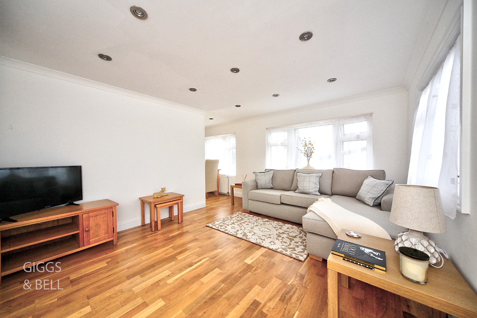 2 bed park home for sale in Pine Walk, Berkhamsted 3