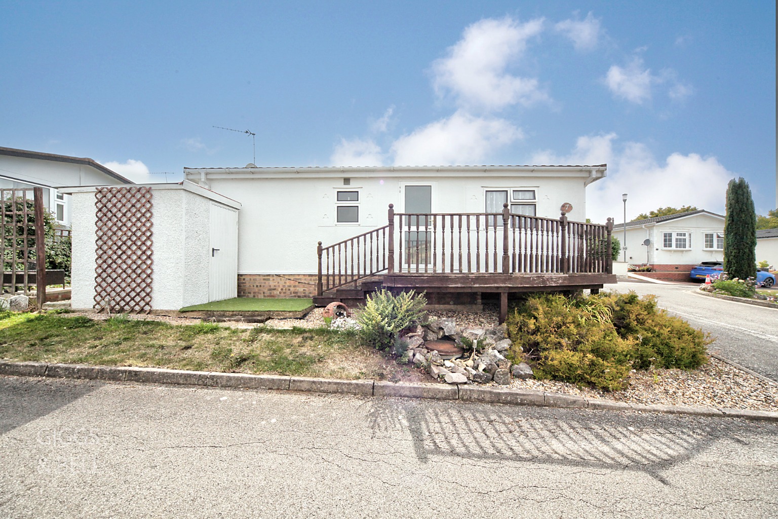 2 bed park home for sale in Pine Walk, Berkhamsted  - Property Image 13