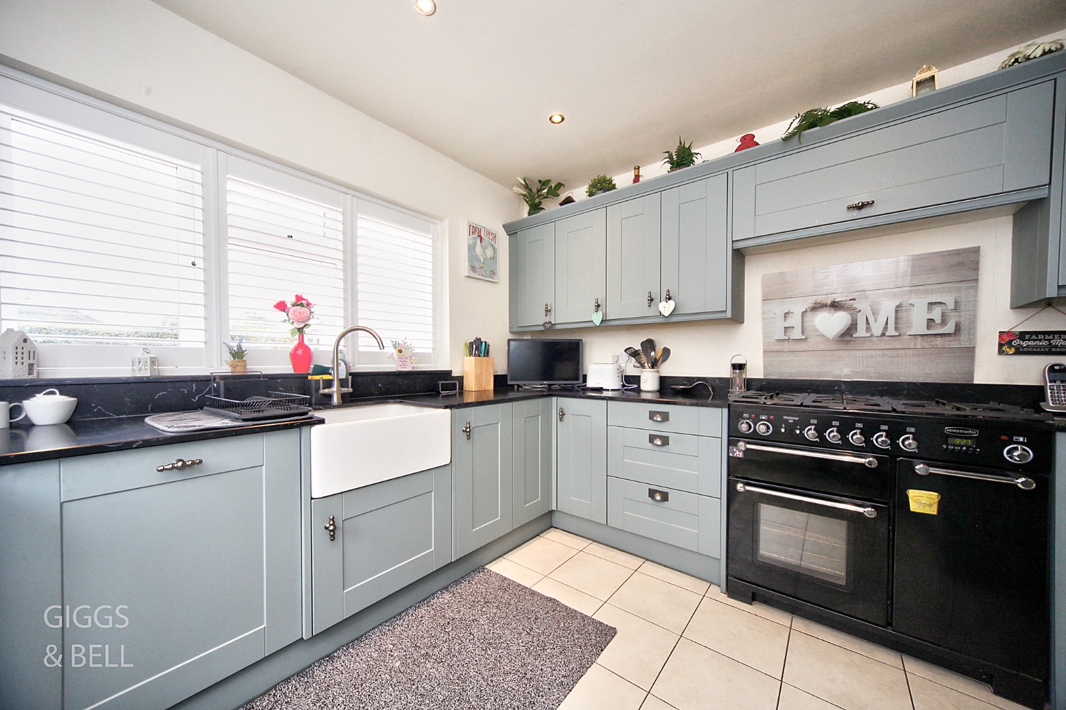 2 bed detached bungalow for sale in St Marys Rise, Hitchin  - Property Image 6