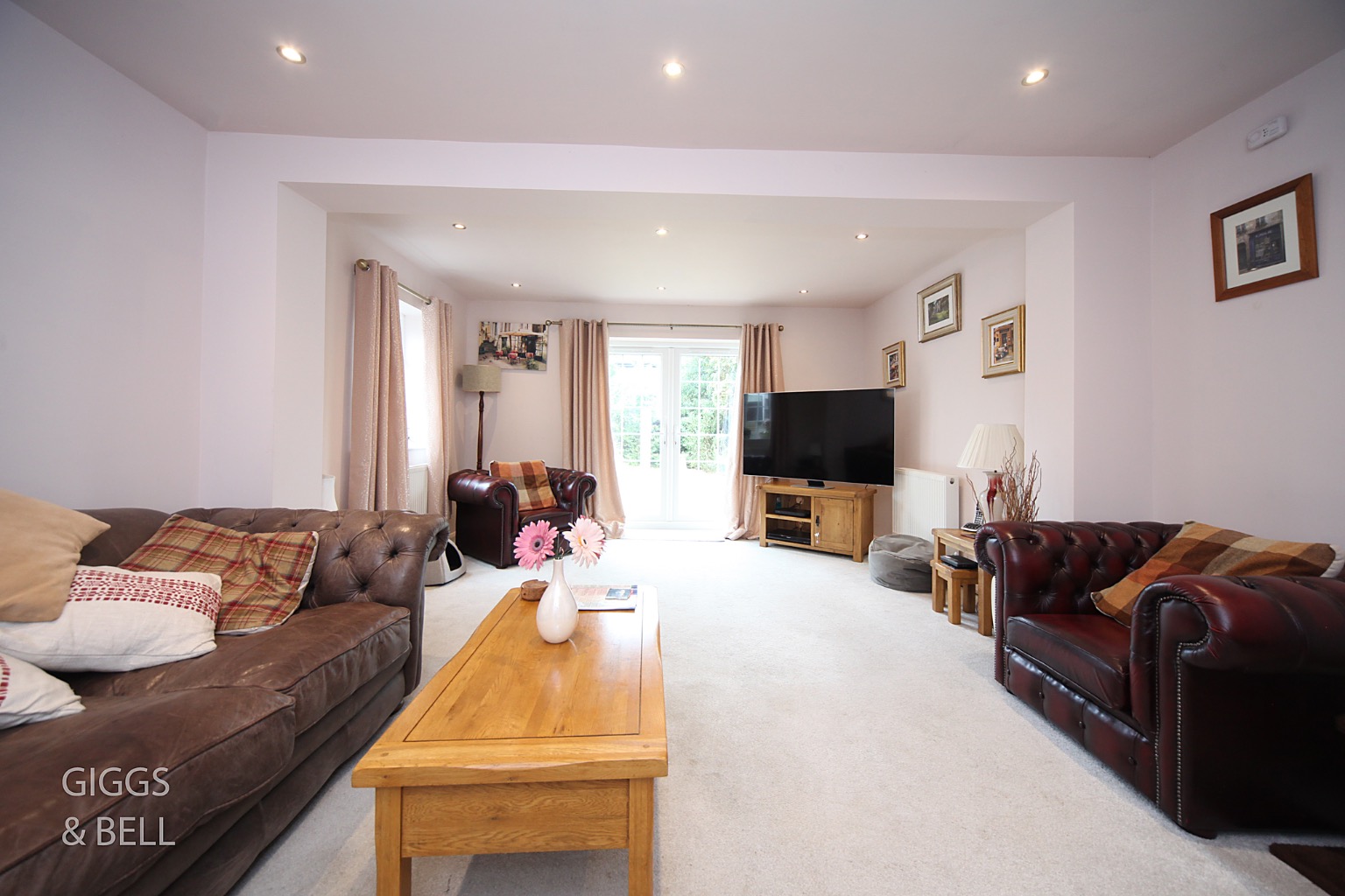 2 bed detached bungalow for sale in St Marys Rise, Hitchin 4