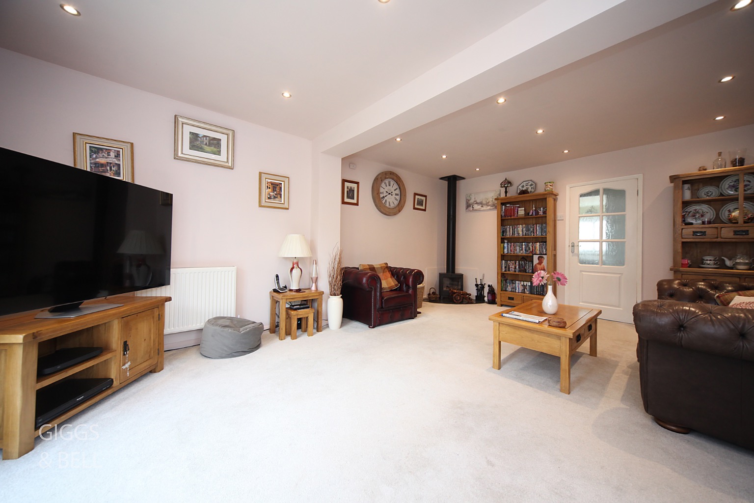 2 bed detached bungalow for sale in St Marys Rise, Hitchin 3