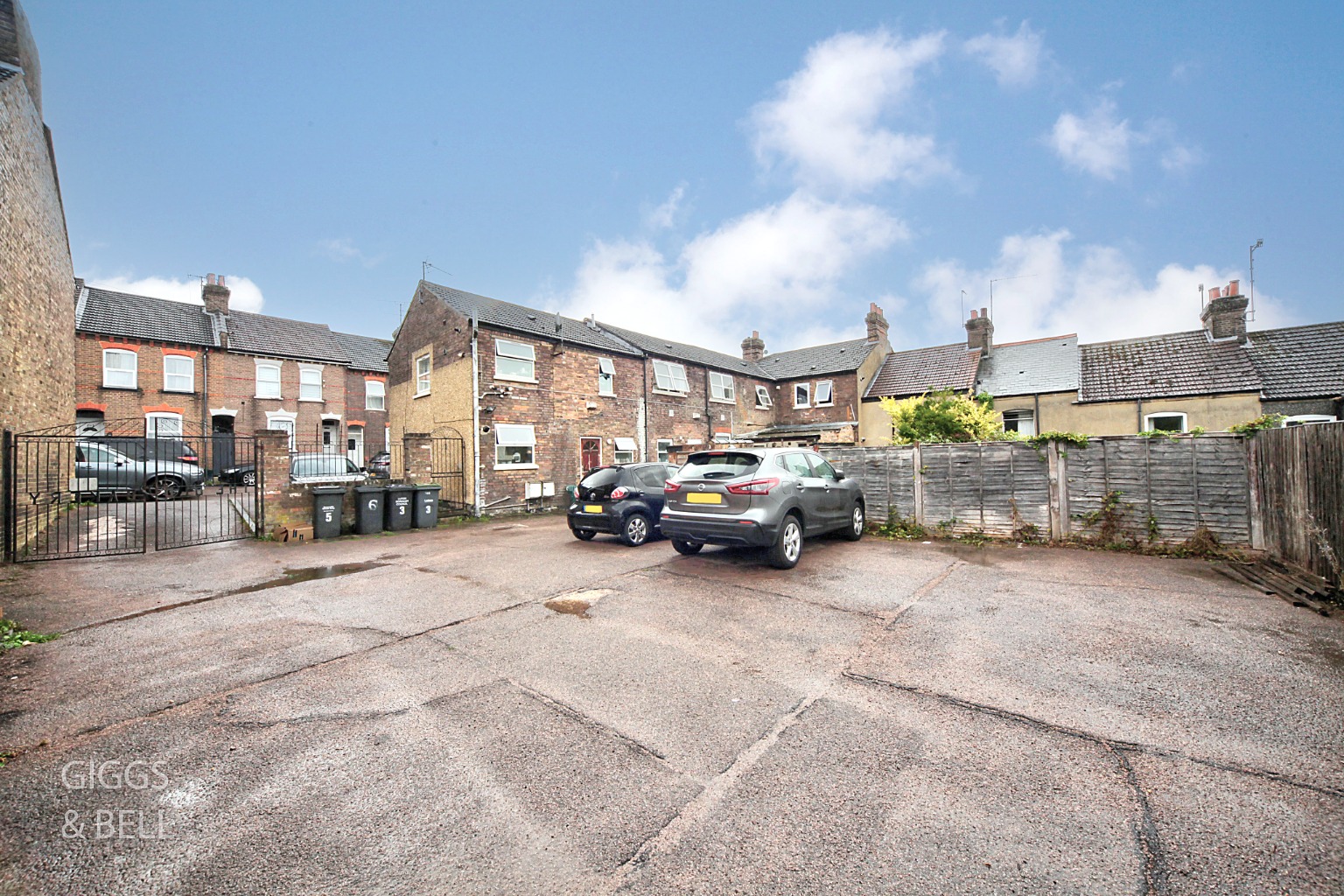 1 bed ground floor flat for sale in Cowper Street, Bedfordshire, LU1 