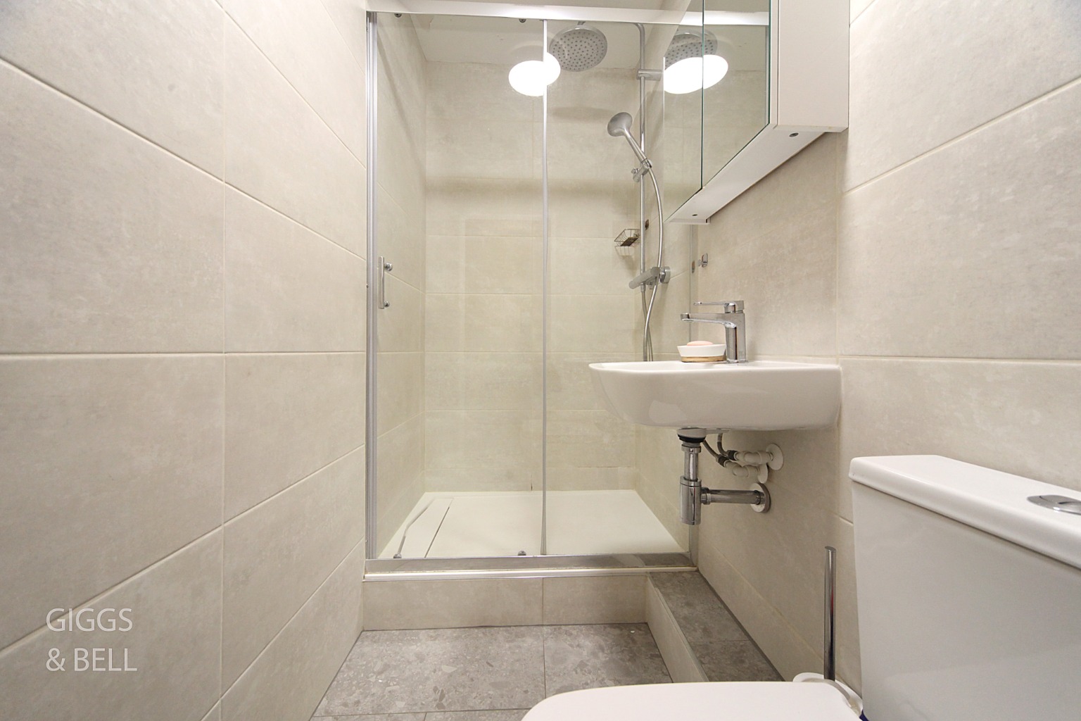 4 bed terraced house for sale in Stockwood Crescent, Bedfordshire  - Property Image 14