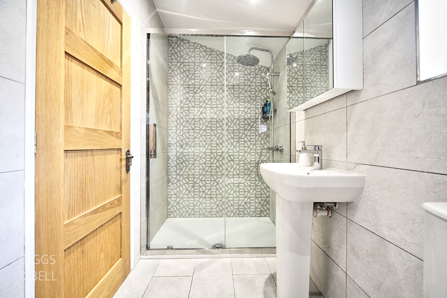 4 bed terraced house for sale in Stockwood Crescent, Bedfordshire  - Property Image 23