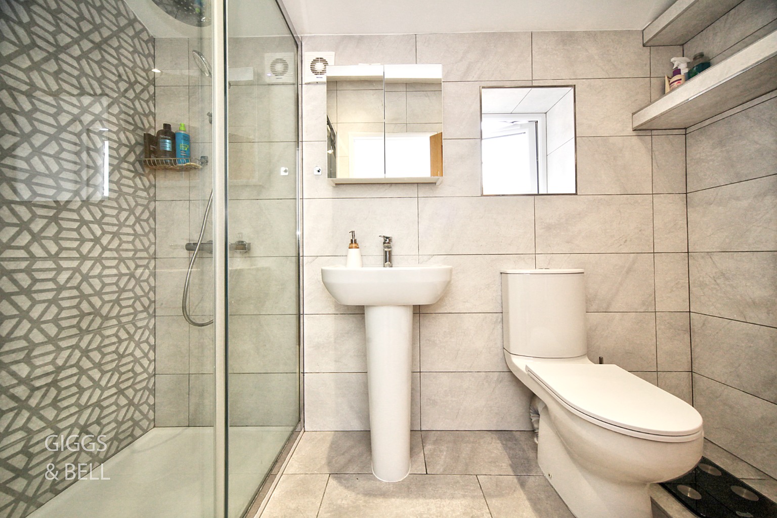 4 bed terraced house for sale in Stockwood Crescent, Bedfordshire  - Property Image 21