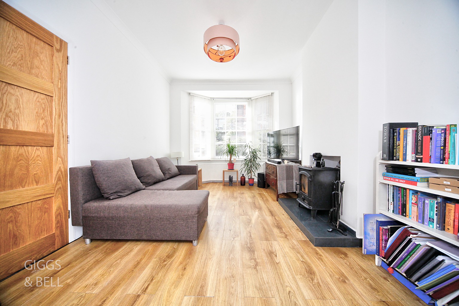 4 bed terraced house for sale in Stockwood Crescent, Bedfordshire  - Property Image 2