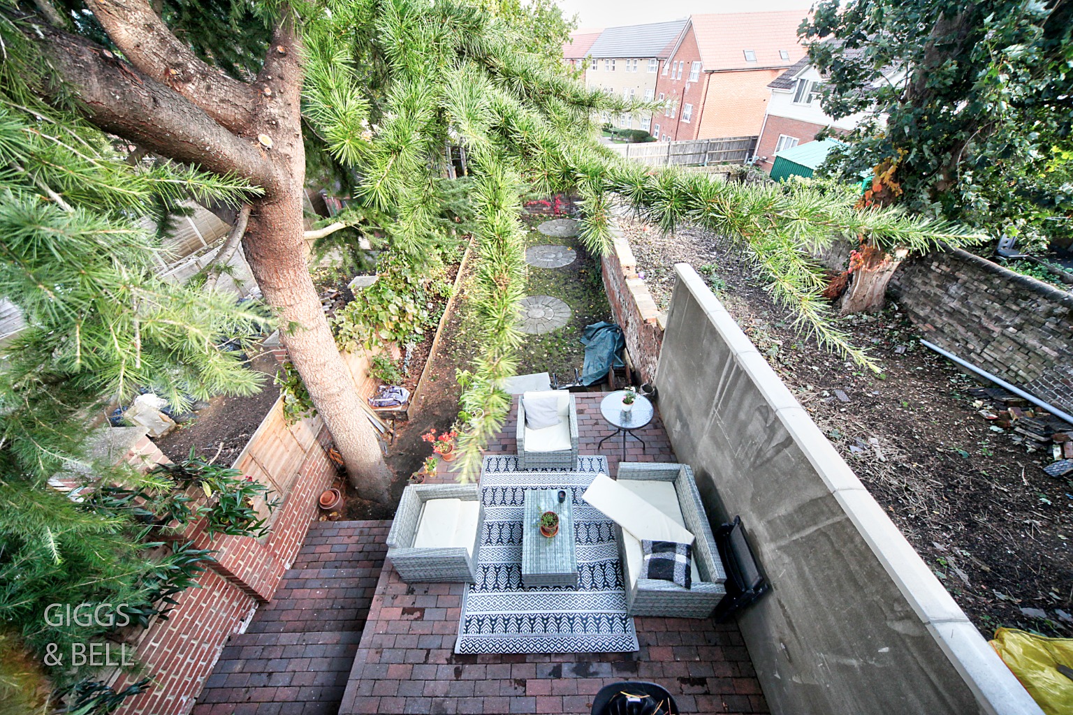 4 bed terraced house for sale in Stockwood Crescent, Bedfordshire  - Property Image 24