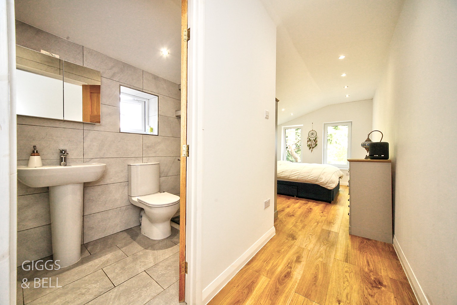 4 bed terraced house for sale in Stockwood Crescent, Bedfordshire 18