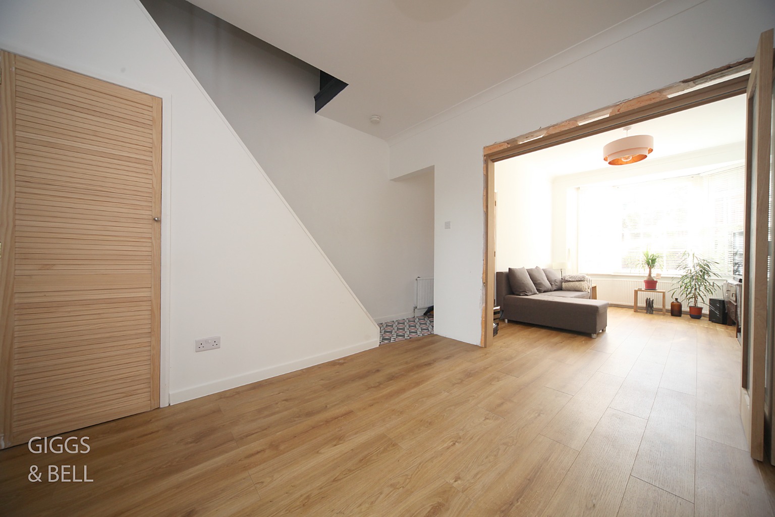 4 bed terraced house for sale in Stockwood Crescent, Bedfordshire 3