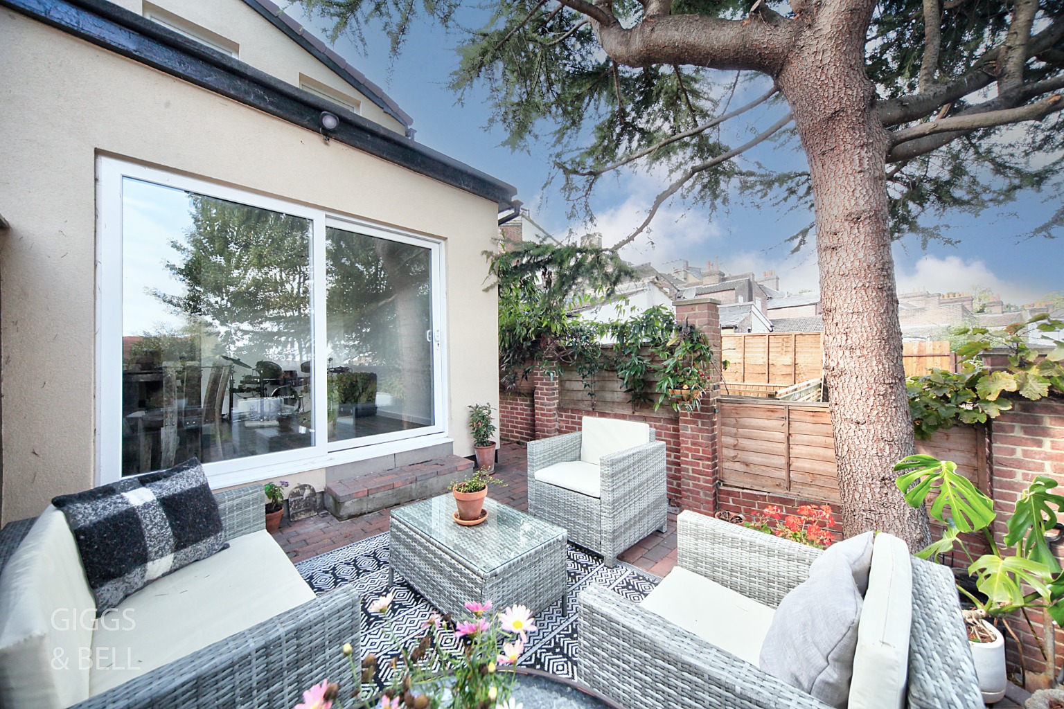 4 bed terraced house for sale in Stockwood Crescent, Bedfordshire 25