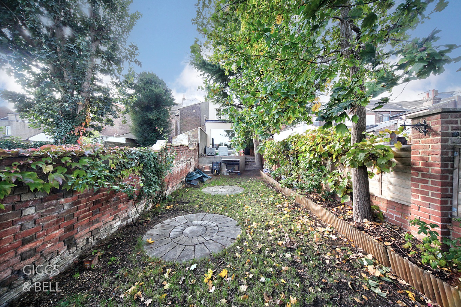 4 bed terraced house for sale in Stockwood Crescent, Bedfordshire  - Property Image 29