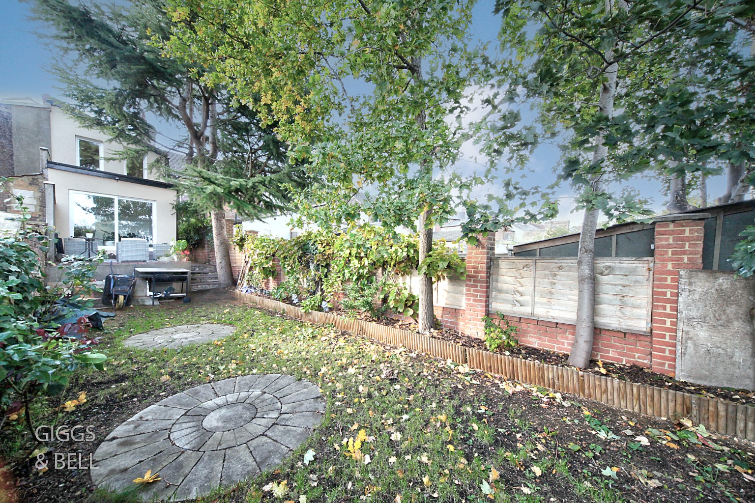 4 bed terraced house for sale in Stockwood Crescent, Bedfordshire  - Property Image 28