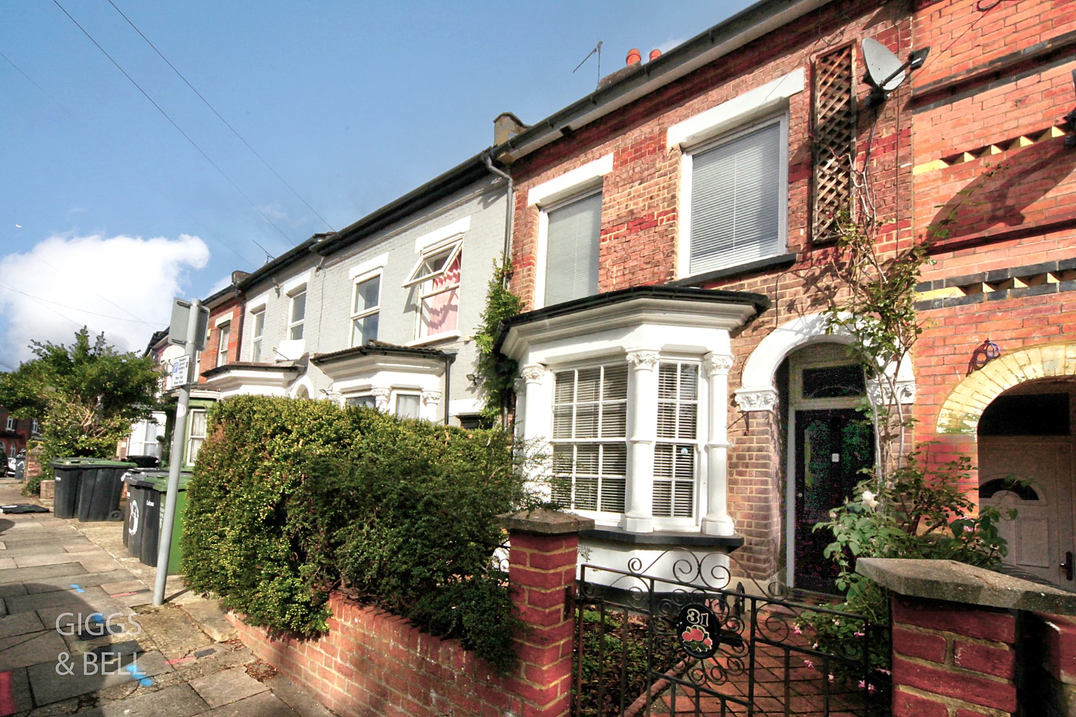 4 bed terraced house for sale in Stockwood Crescent, Bedfordshire  - Property Image 30