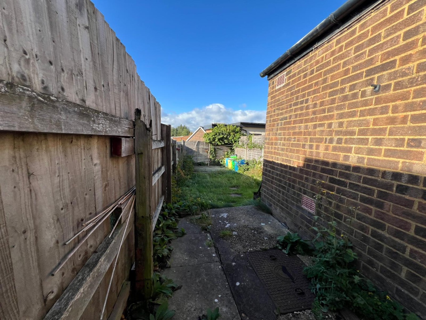 2 bed semi-detached house for sale in Hartley Road, Luton 3