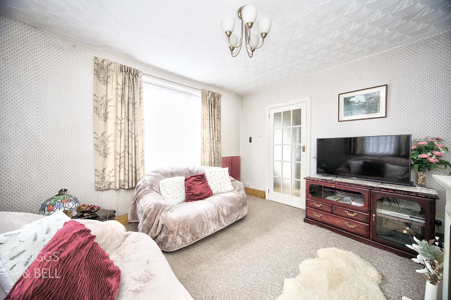 2 bed detached bungalow for sale in Wigmore Lane, Luton 4