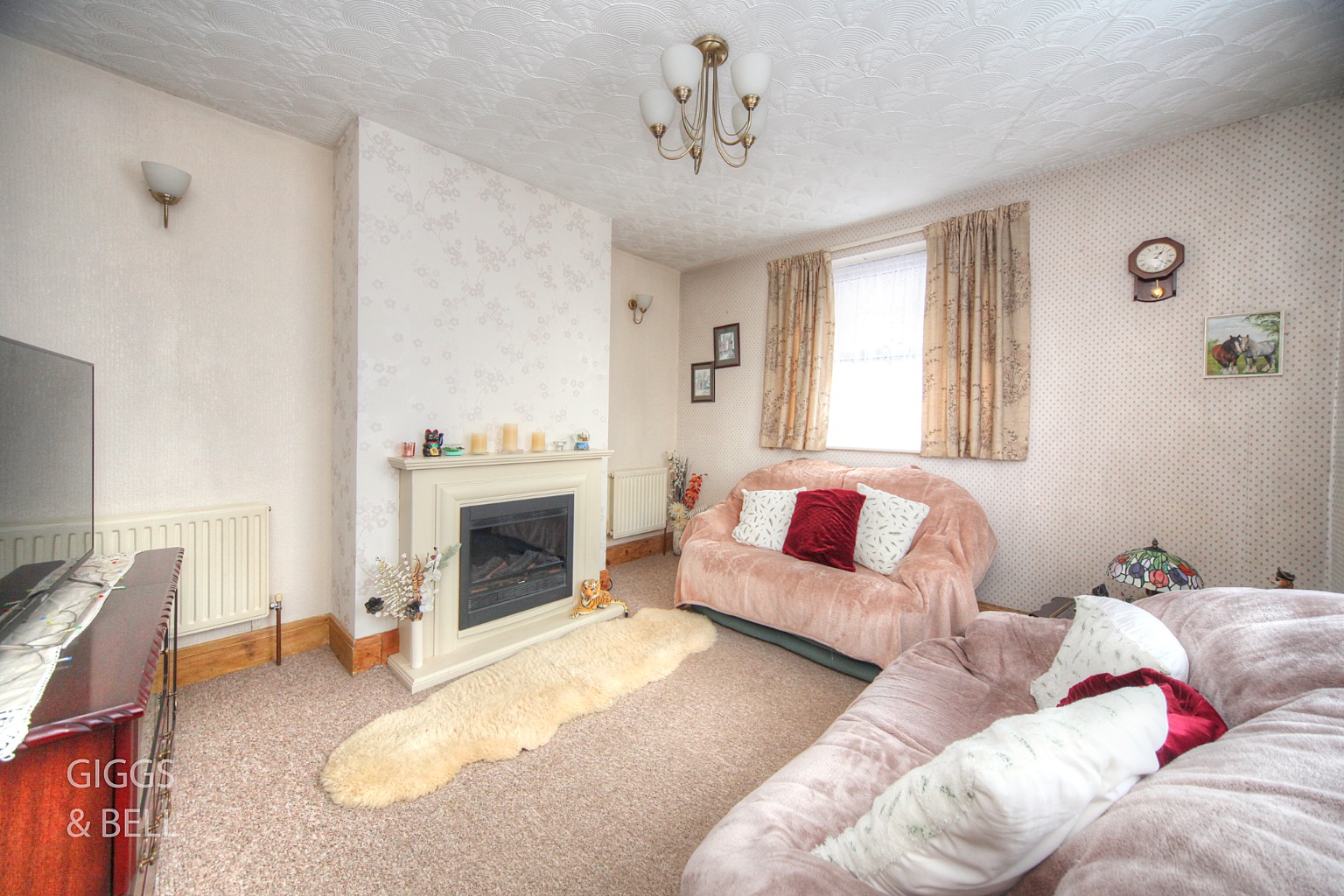2 bed detached bungalow for sale in Wigmore Lane, Luton  - Property Image 4