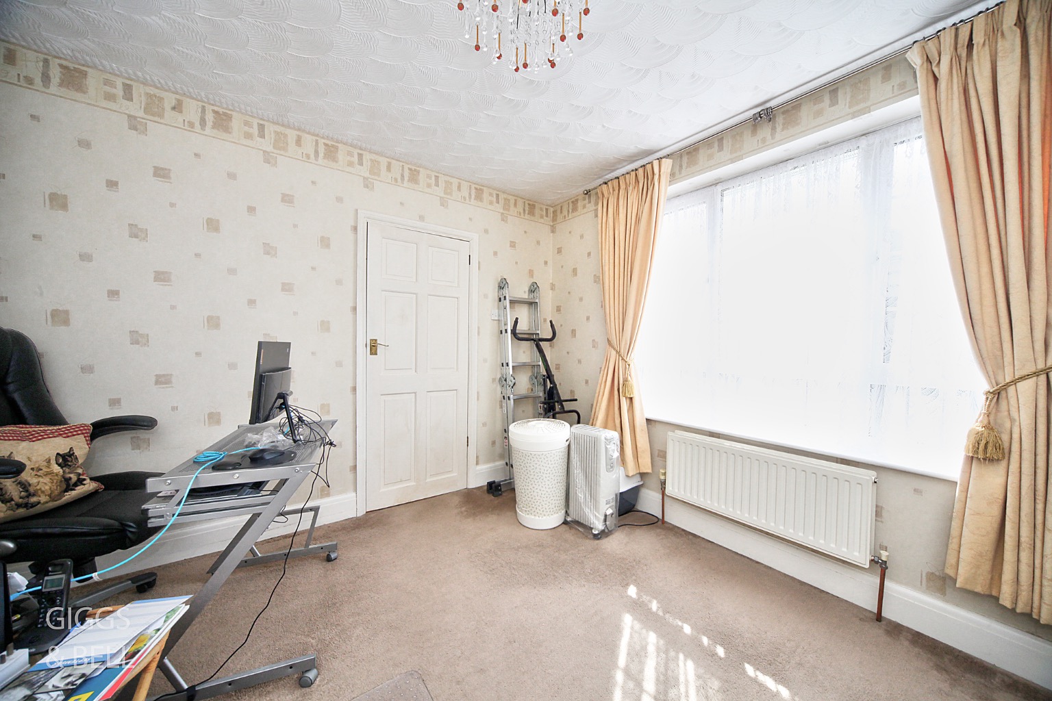 2 bed detached bungalow for sale in Wigmore Lane, Luton 5