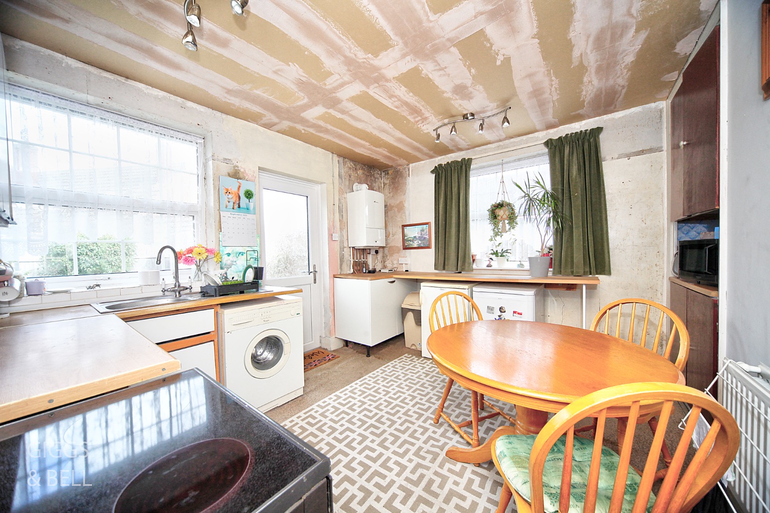 2 bed detached bungalow for sale in Wigmore Lane, Luton 10