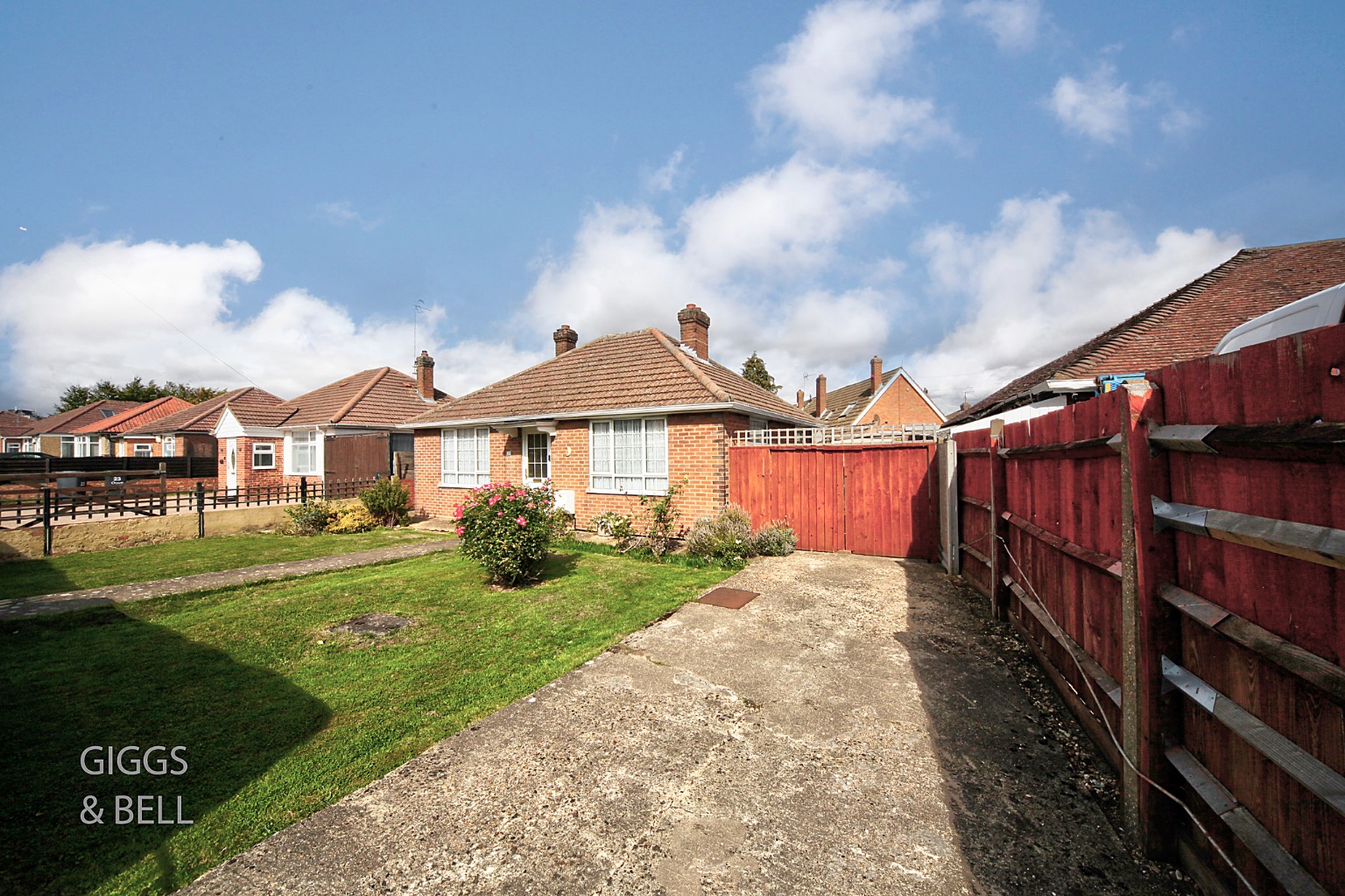 2 bed detached bungalow for sale in Wigmore Lane, Luton 1