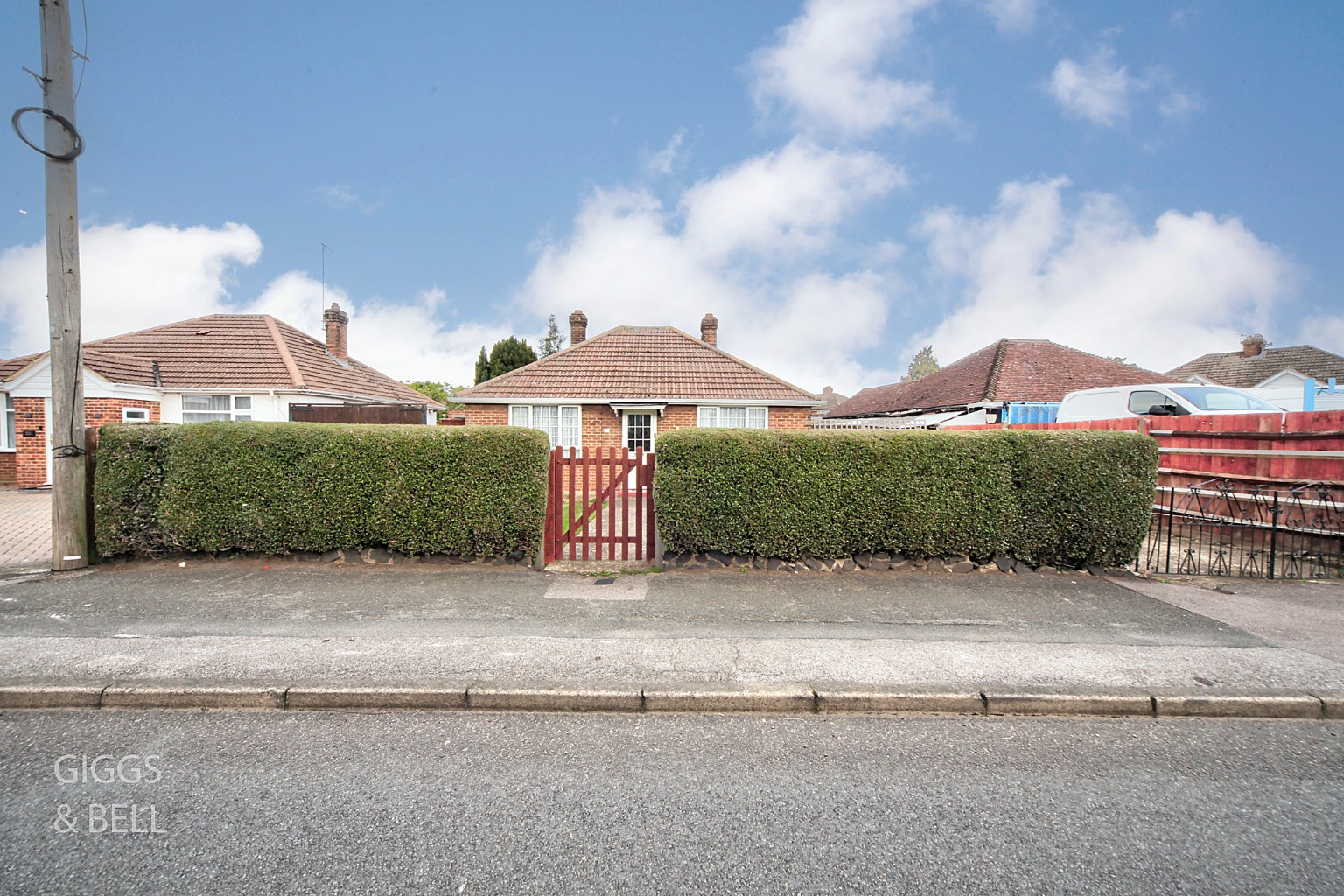 2 bed detached bungalow for sale in Wigmore Lane, Luton 2