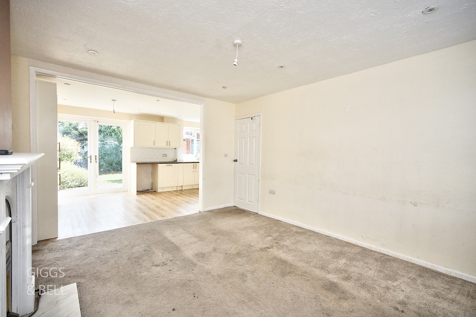 3 bed semi-detached house for sale in Sawtry Close, Luton  - Property Image 6