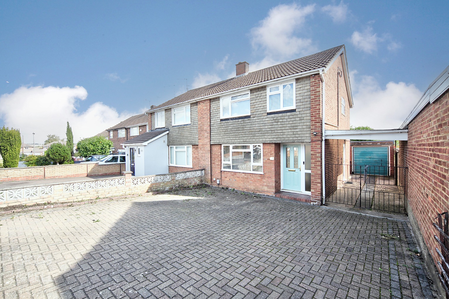 3 bed semi-detached house for sale in Sawtry Close, Luton  - Property Image 1