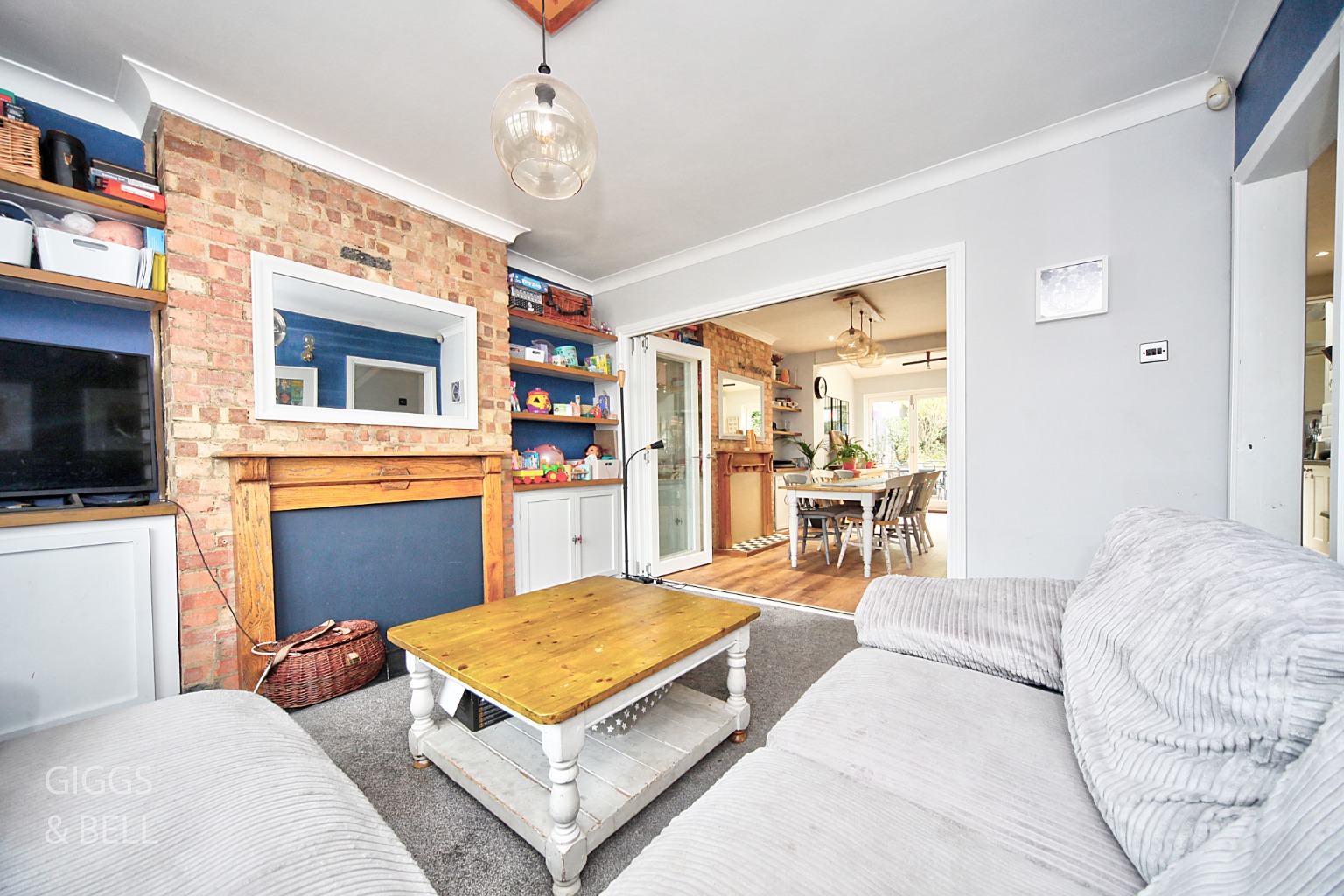 3 bed semi-detached house for sale in Hillary Crescent, Luton  - Property Image 2