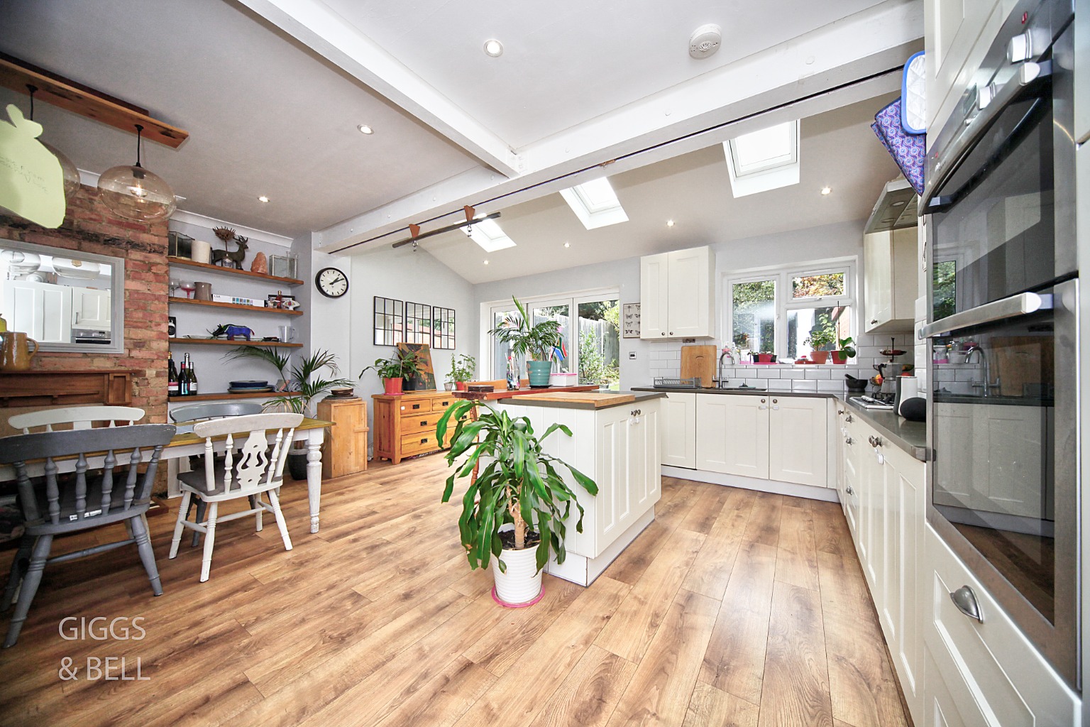 3 bed semi-detached house for sale in Hillary Crescent, Luton 6