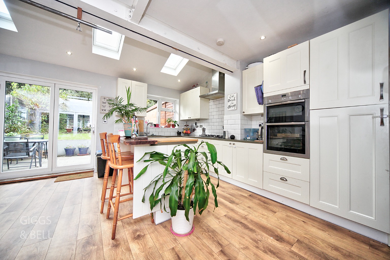 3 bed semi-detached house for sale in Hillary Crescent, Luton 4