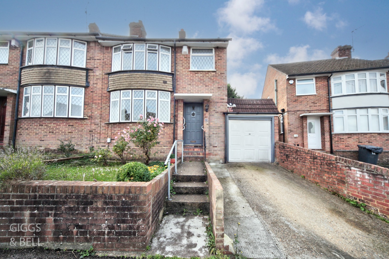 3 bed semi-detached house for sale in Hillary Crescent, Luton  - Property Image 1