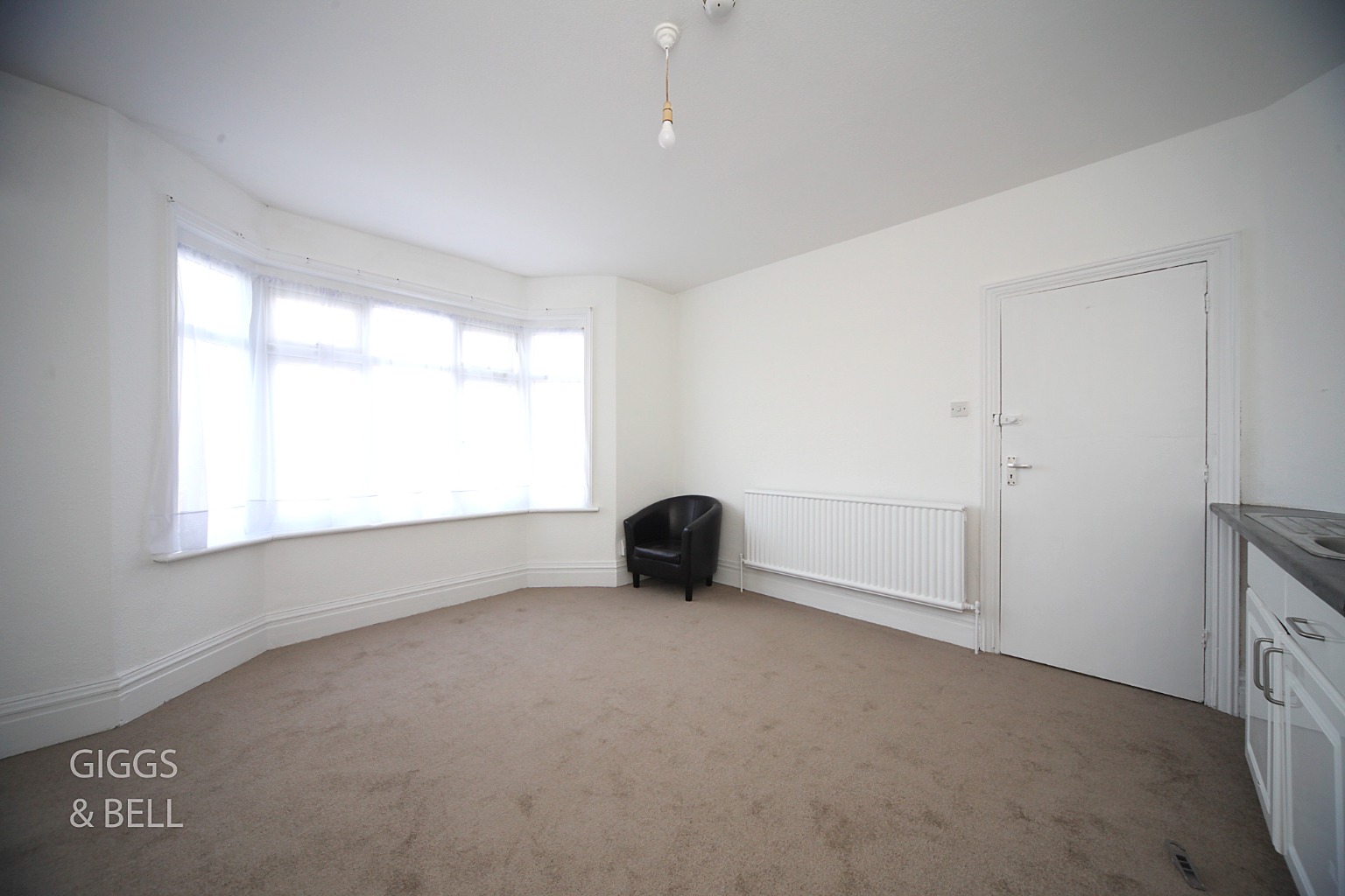 7 bed semi-detached house for sale in Ashburnham Road, Luton  - Property Image 3