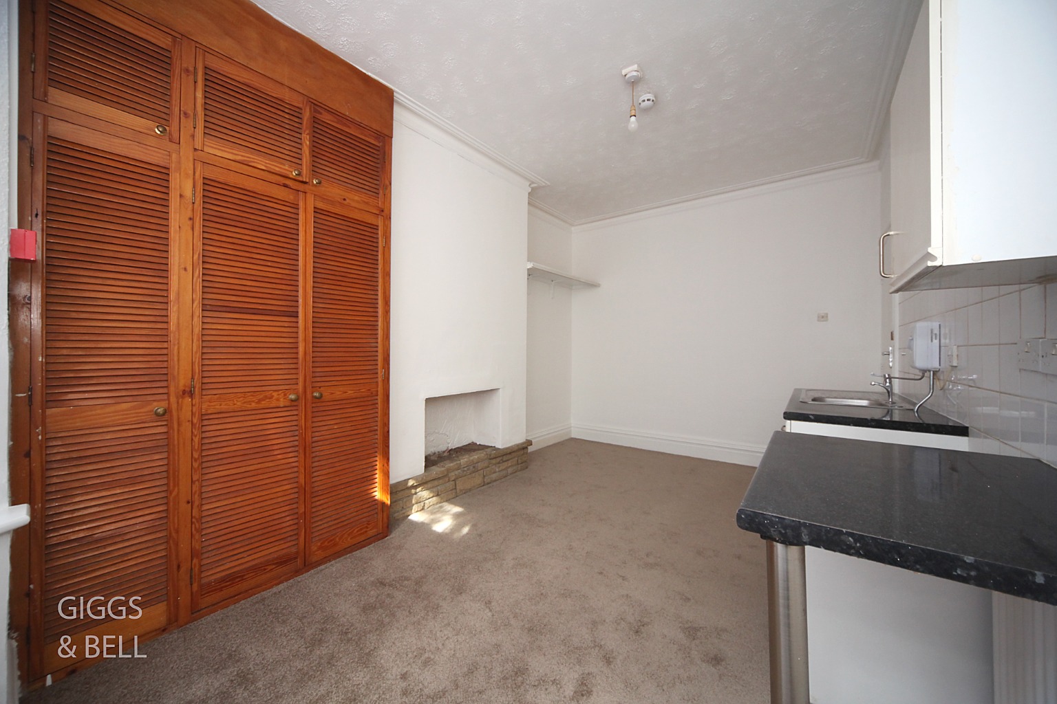 7 bed semi-detached house for sale in Ashburnham Road, Luton  - Property Image 20