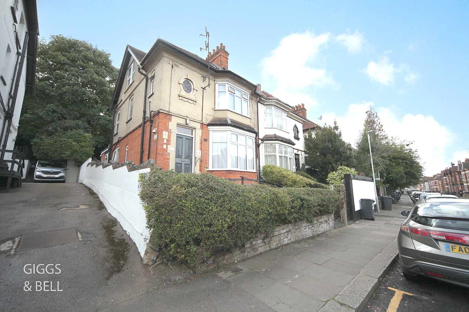 7 bed semi-detached house for sale in Ashburnham Road, Luton - Property Image 1