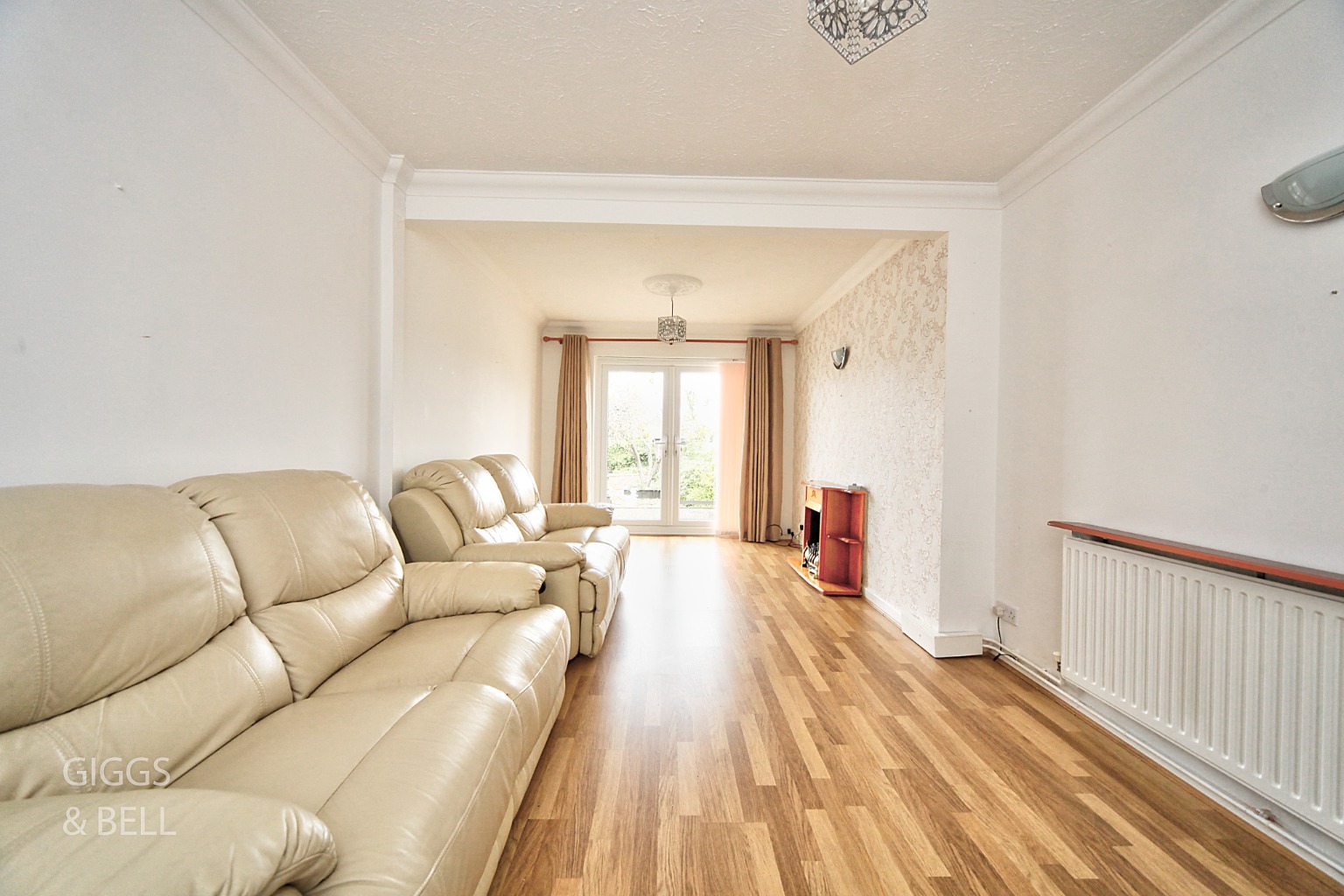 2 bed semi-detached bungalow for sale in Hathaway Close, Luton  - Property Image 3