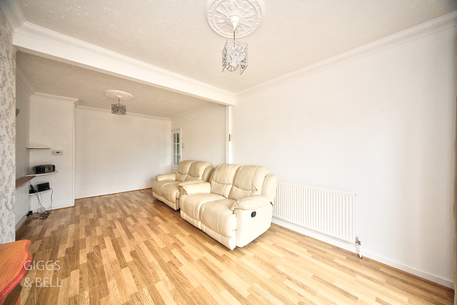 2 bed semi-detached bungalow for sale in Hathaway Close, Luton  - Property Image 4