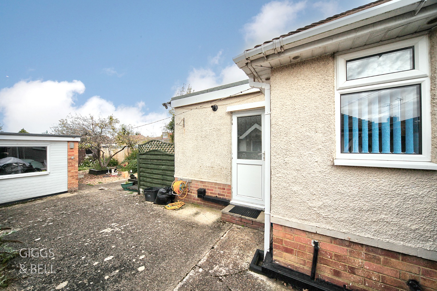 2 bed semi-detached bungalow for sale in Hathaway Close, Luton 15