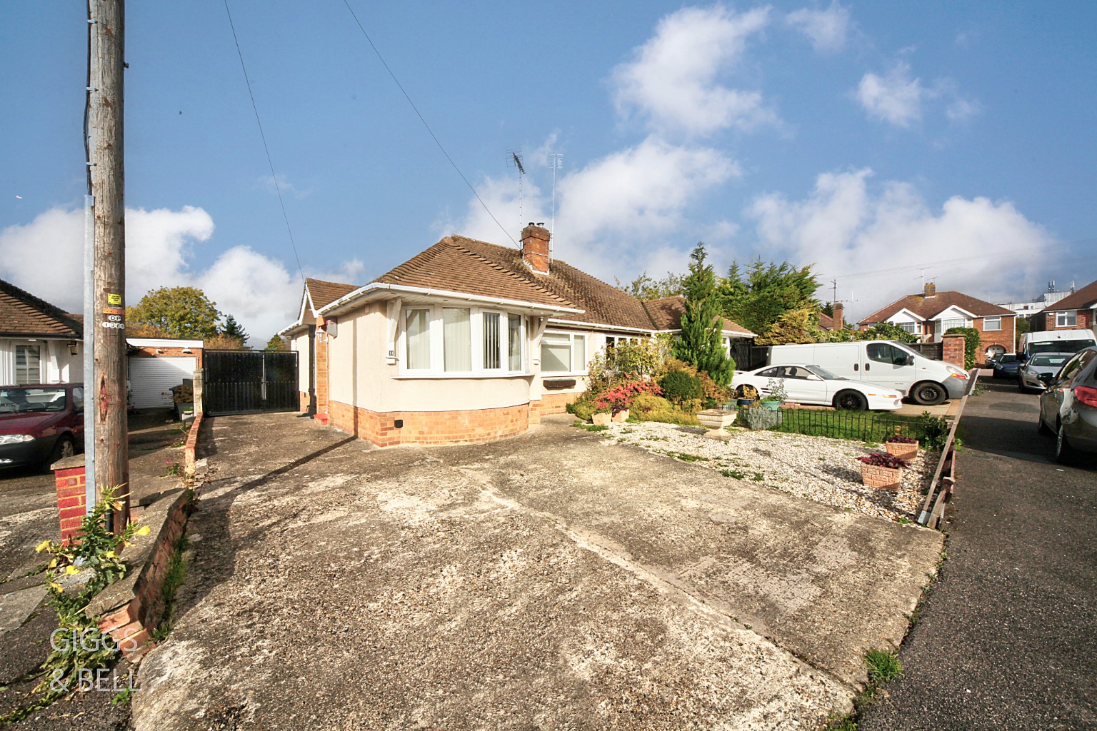 2 bed semi-detached bungalow for sale in Hathaway Close, Luton, LU4 