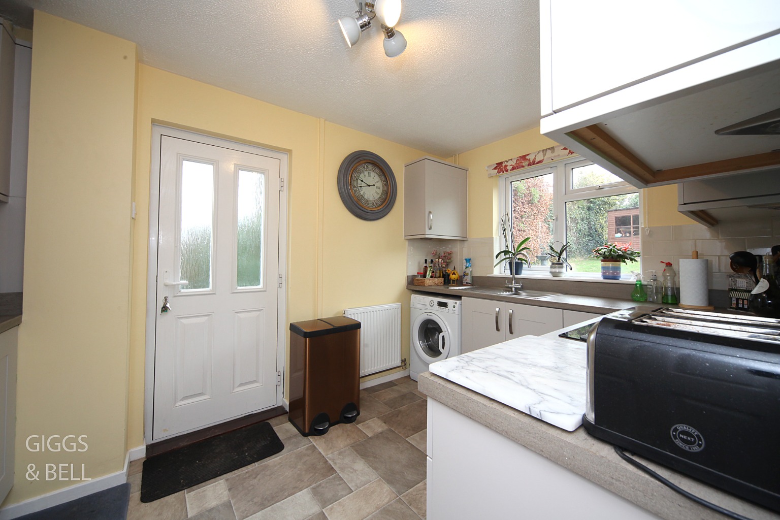 4 bed detached house for sale in Glenfield Road, Luton  - Property Image 6