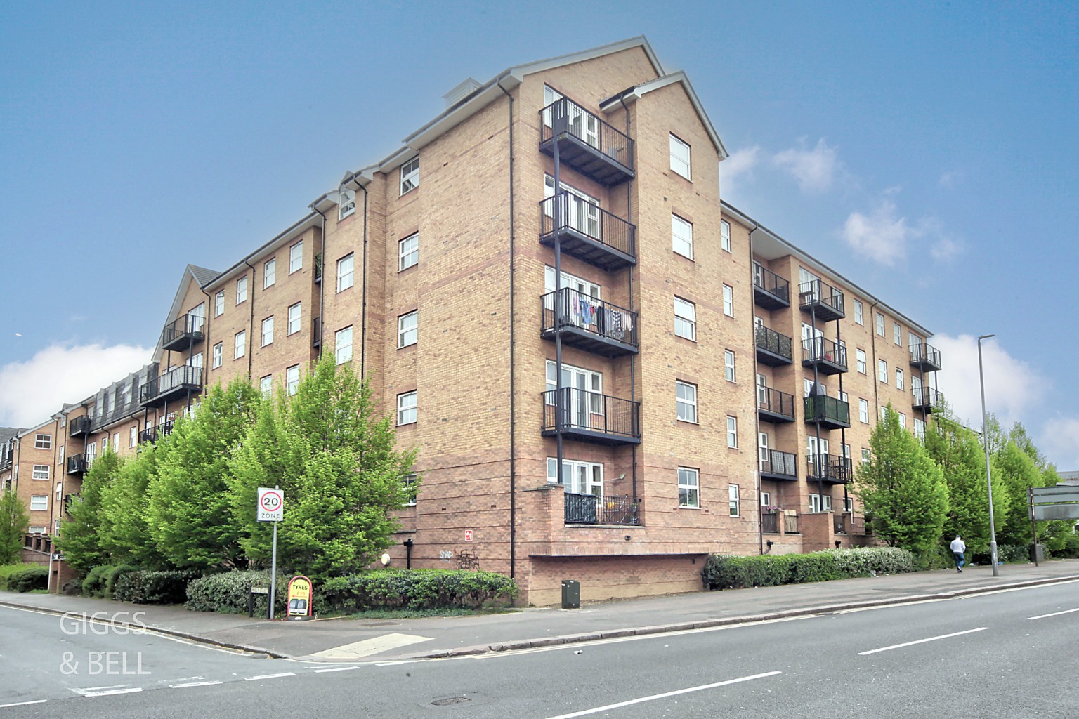 2 bed flat for sale in Holly Street, Luton, LU1 