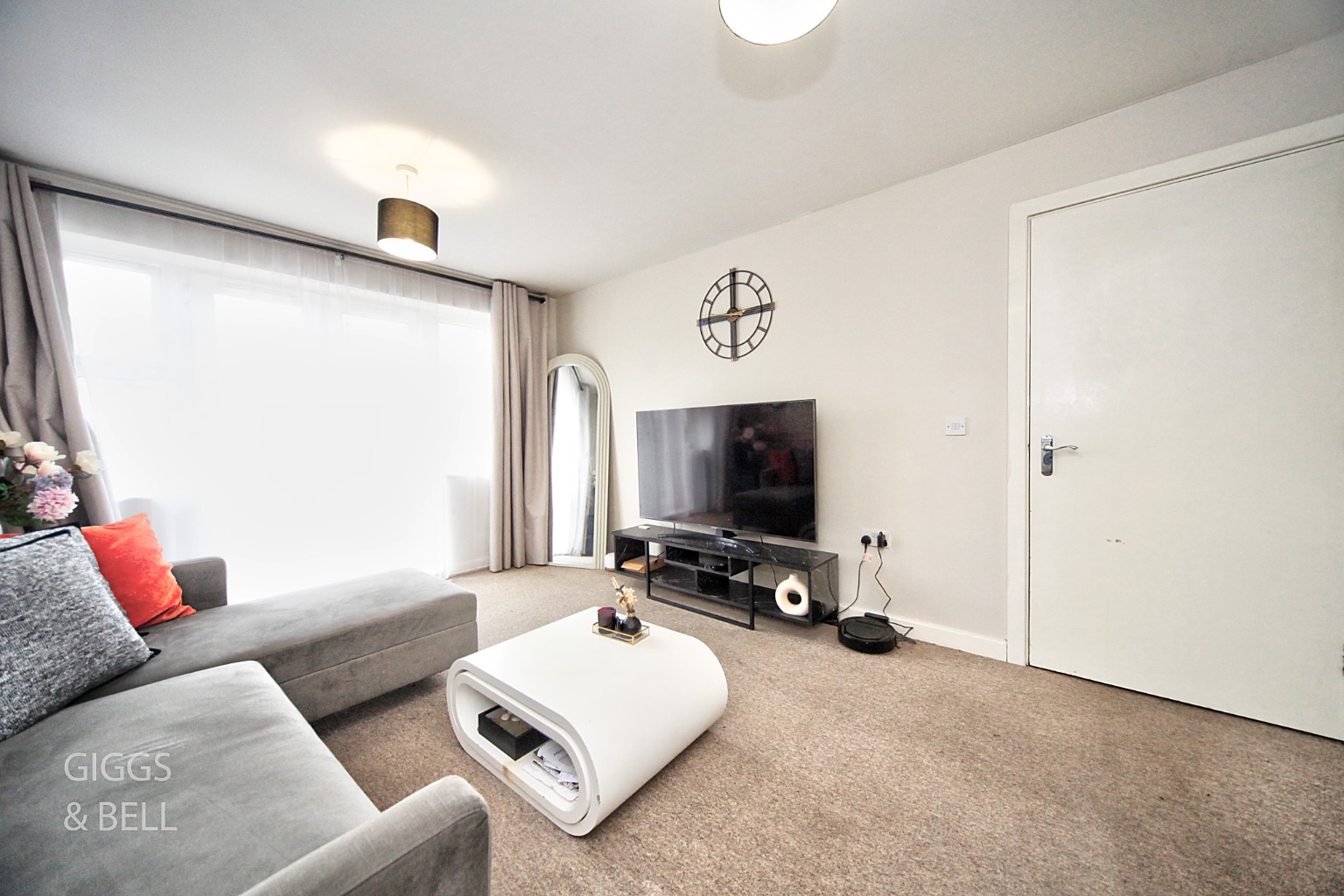2 bed flat for sale in Holly Street, Luton  - Property Image 4