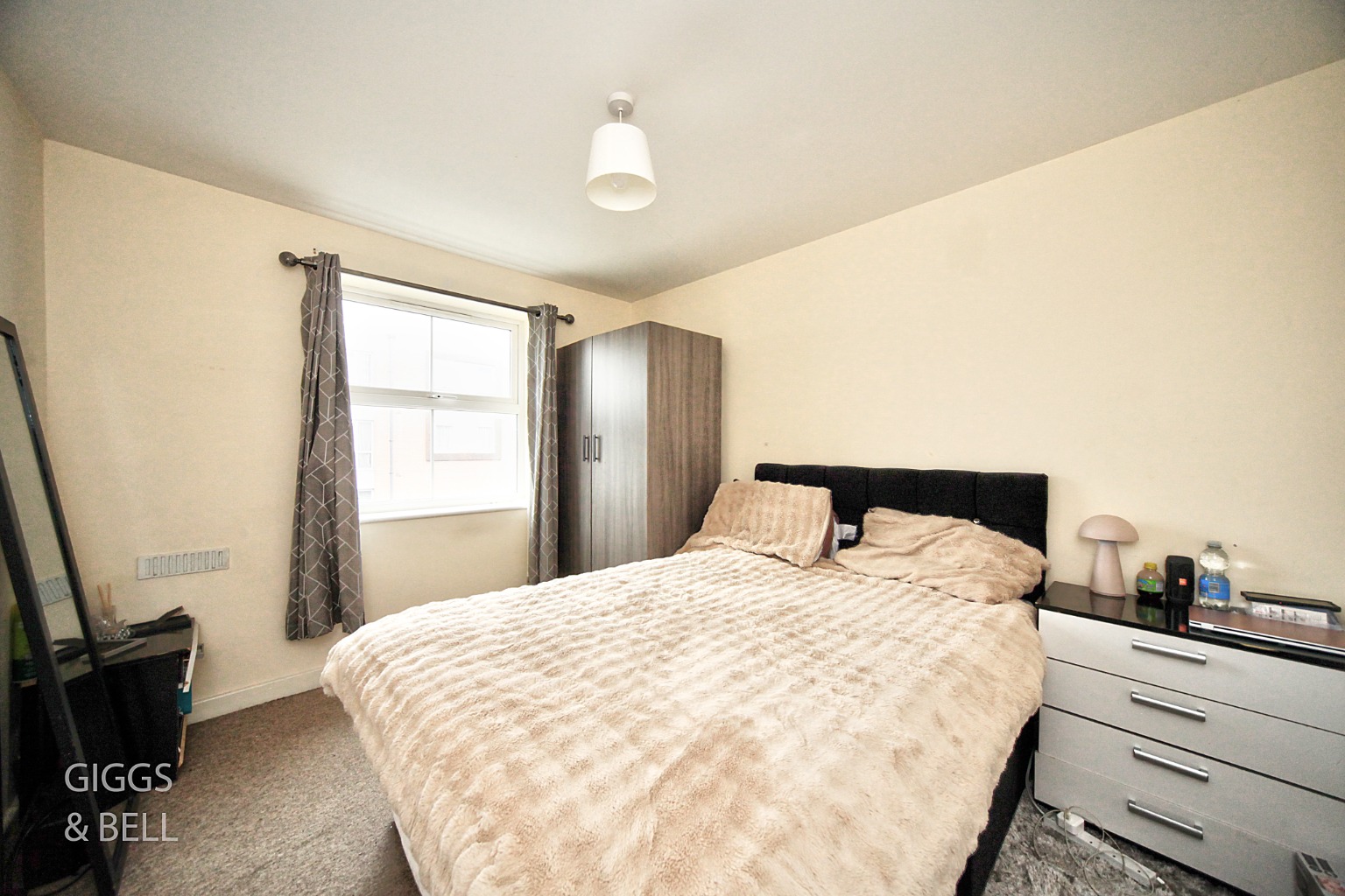 2 bed flat for sale in Holly Street, Luton  - Property Image 8