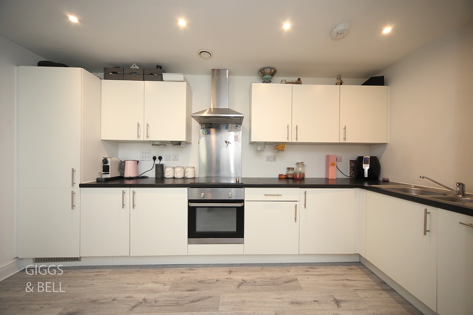 2 bed flat for sale in Cypress Road, Luton 3