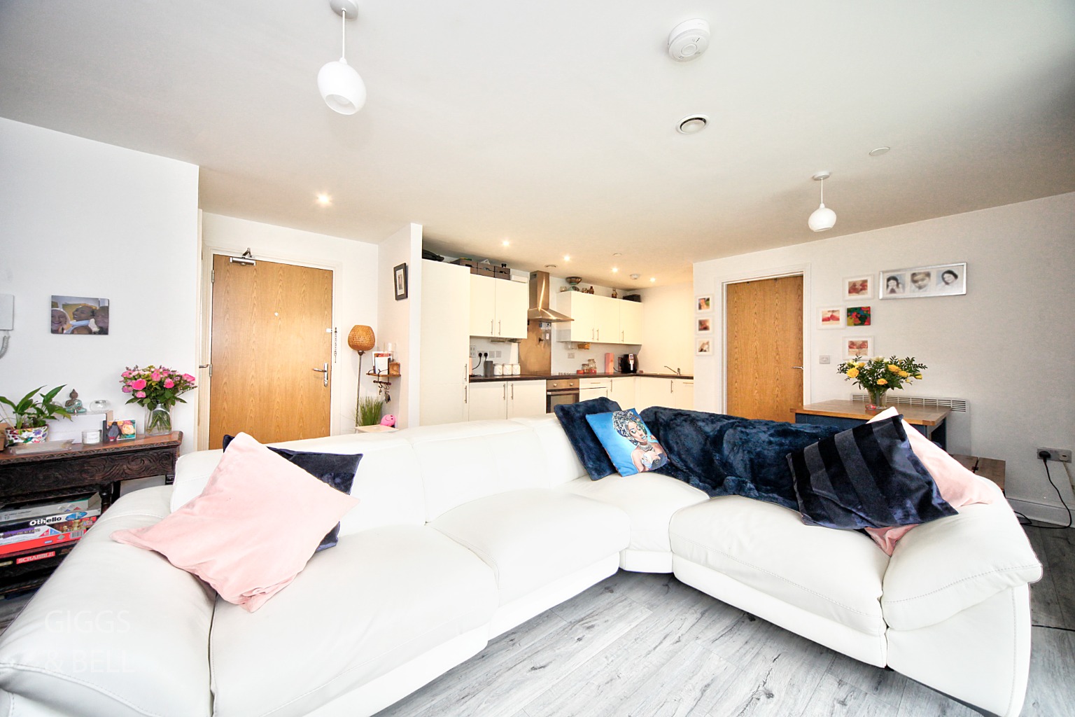 2 bed flat for sale in Cypress Road, Luton 5