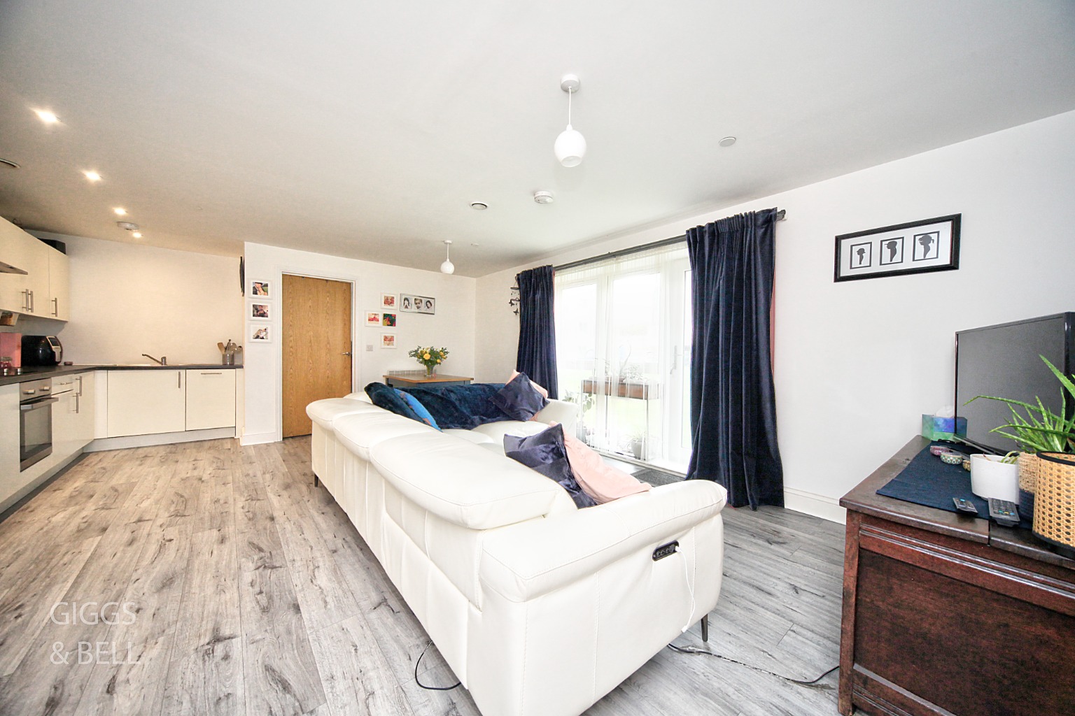 2 bed flat for sale in Cypress Road, Luton  - Property Image 7