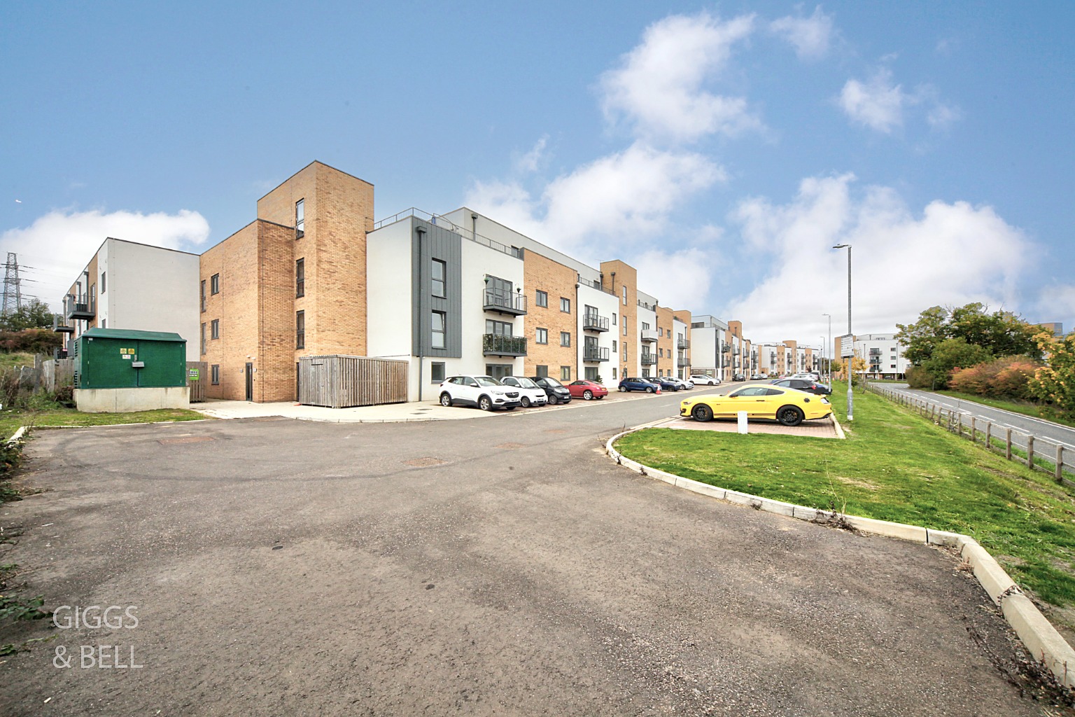 2 bed flat for sale in Cypress Road, Luton  - Property Image 1